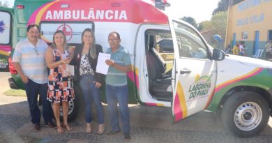 Prefeita Kelly Alencar entrega Nova Ambulância que vai atender as demandas da População
