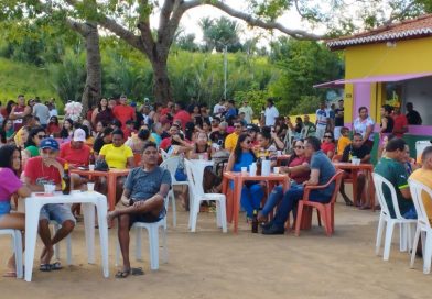 Multidão marca presença na Orla do Balneário Novo Paraiso (o Buraco Velho) em Lagoinha