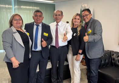 Prefeita de Lagoinha Kelly Alencar participa de reunião com o Sen. Marcelo Castro