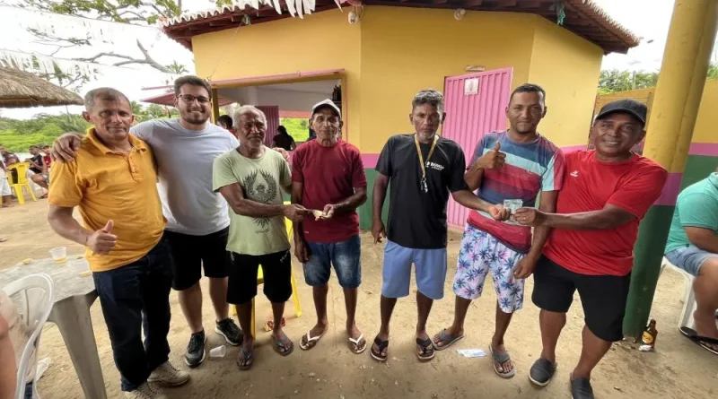 Jogos de sinuca dominó e baralho movimenta a cidade de Lagoinha