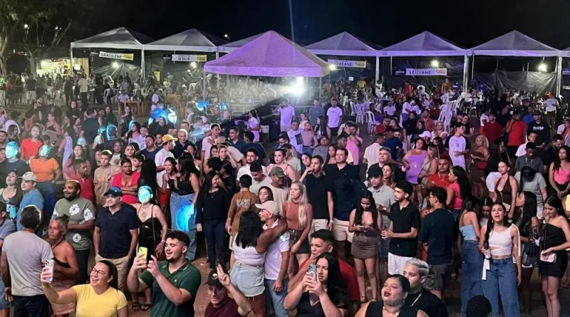 Shows encerram com grande público o Festejo do Bairro Fio em Lagoinha do Piauí